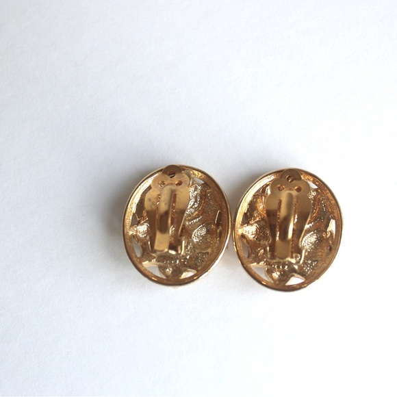 Vintage Gold Tone Enamel Earrings Clip On, Peach Cream Flowers, Pink Pair - Picture 7 of 7